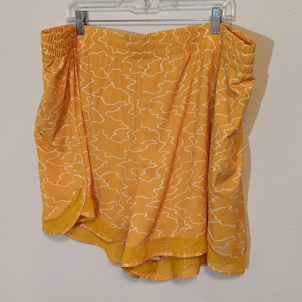 NWOT Athleta Gold/White Printed Mesh Racer Run Short 4", Women's 3XL - Picture 1 of 9